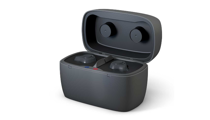 Beltone Serene 9 Akku ITE: Trotz der maßgefertigten Inlays ist die Ladestation gut durchdacht für eine einfache Handhabung ausgestattet. Dennoch fehlt uns eine integrierte Powerbank für das autarke Aufladen unterwegs. Beltone: Ladestation mit Hörgeräten