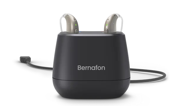 Bernafon: Desktop-Charger mit Hörgeräten