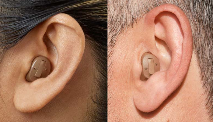 Oticon: Hörgerät im Ohr