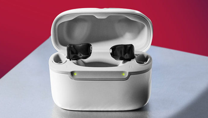 Signia: Ladestation mit Hörgeräten