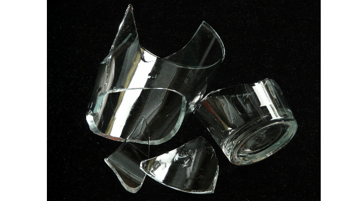 Widex: zerbrochenes Glas