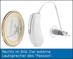 Das Widex Passion Hörgerät neben einem Euro