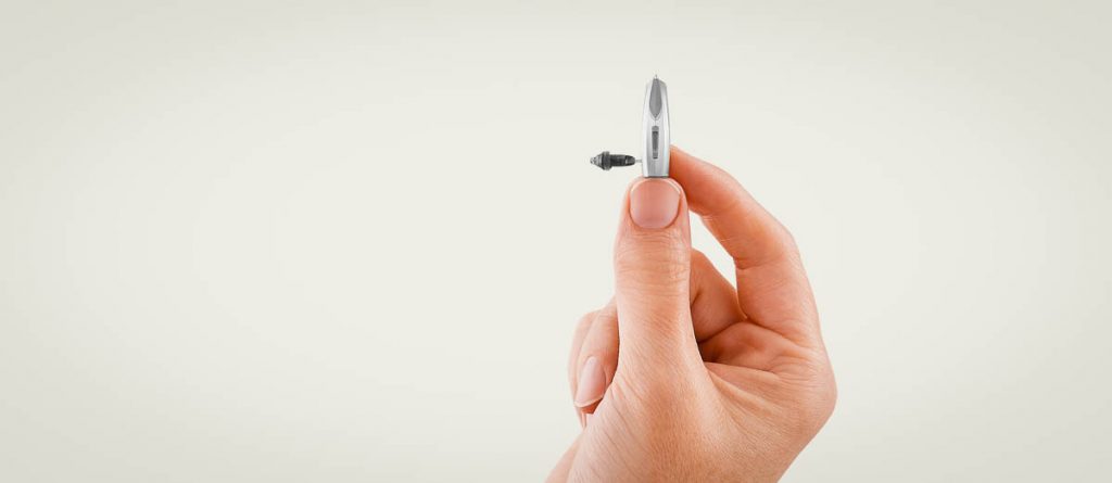 Starkey Livio AI Hörgerät auf einer Hand