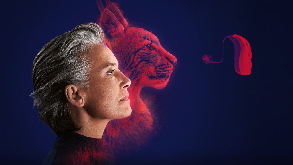 Bernafon Alpha Grafik mit einer Frau und einem Luchs.