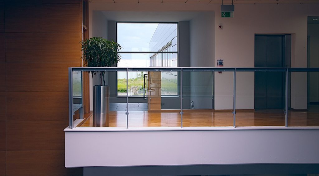 Bürogebäude zur Verdeutlichung des Echo Shield Einsatzes beim Signia AX